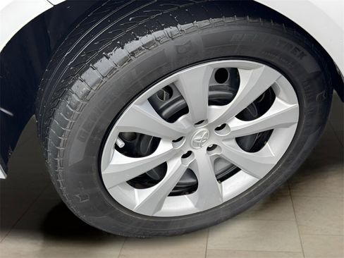 Used 2021 Toyota Corolla LE image 20