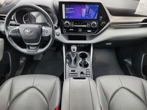 Used 2023 Toyota Highlander XLE AWD/4WD image 26