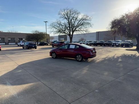 Used 2025 Nissan Versa SV image 16