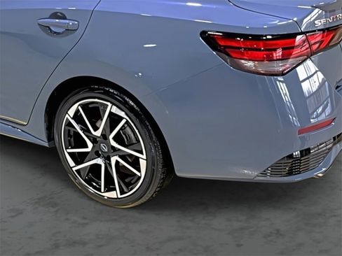 Used 2025 Nissan Sentra SR image 9