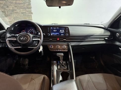 Used 2021 Hyundai Elantra SE image 22