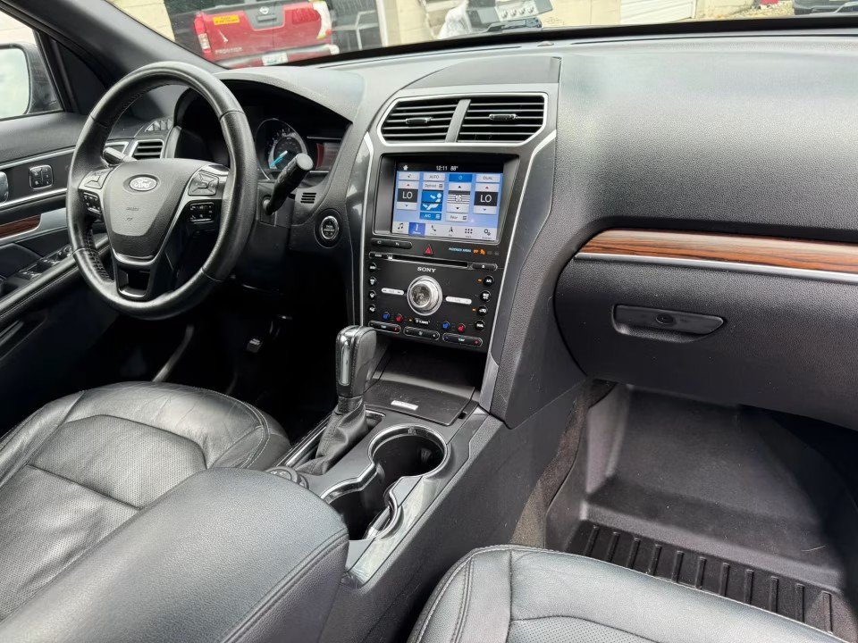 Used 2017 Ford Explorer Limited AWD/4WD image 21