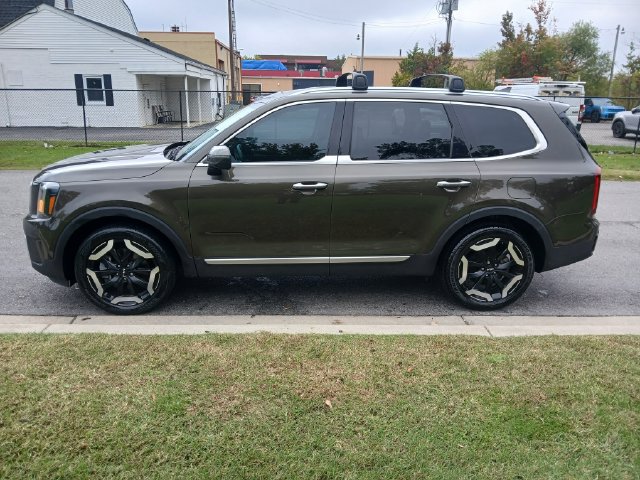 Certified 2024 Kia Telluride S w/ S Sunroof Package FWD image 3