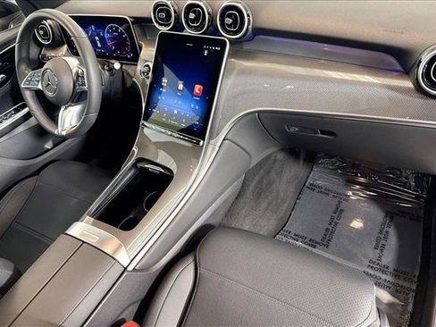 Used 2025 Mercedes-Benz GLC 300 image 28