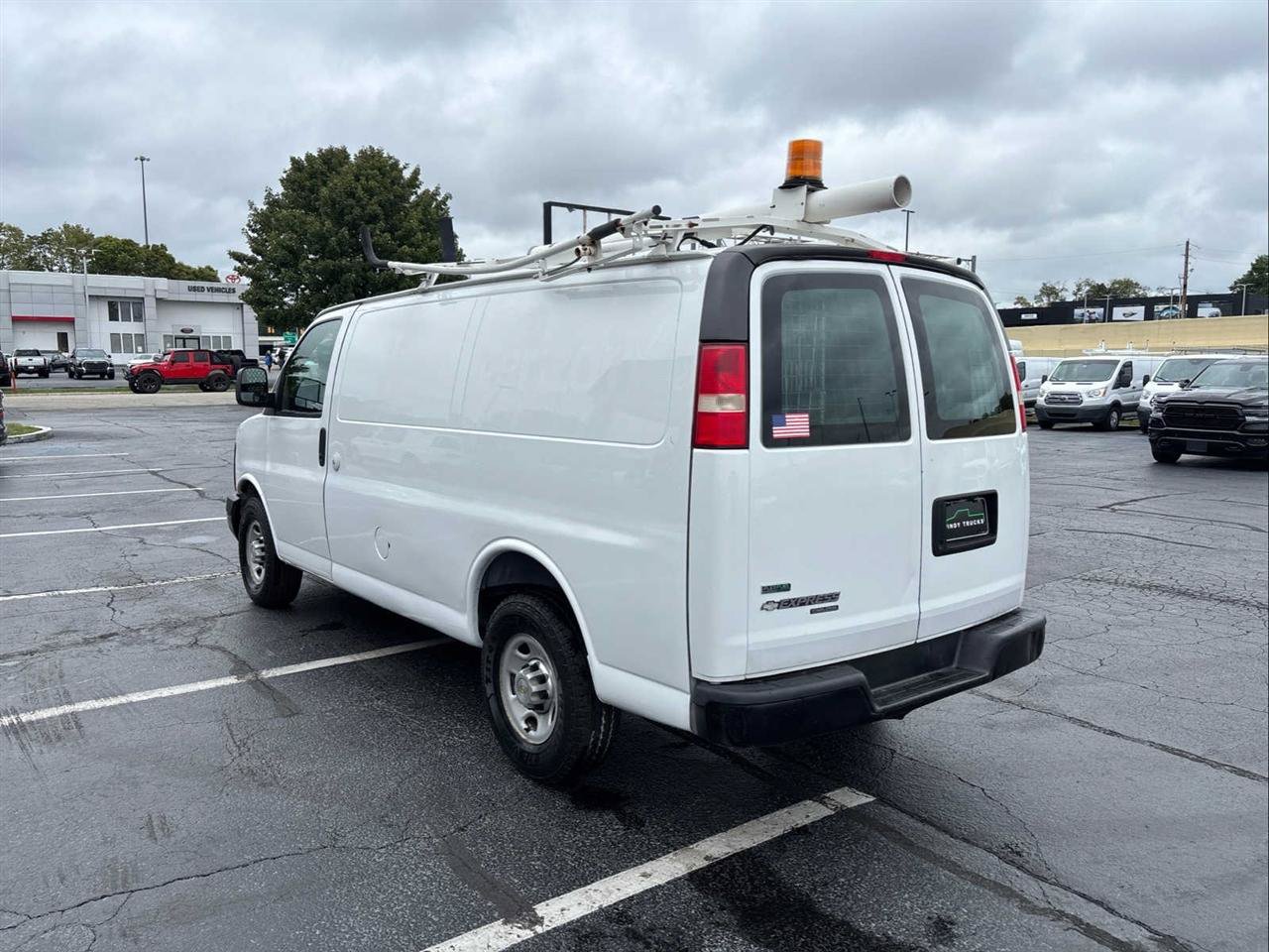 Used 2011 Chevrolet Express 2500 RWD image 6