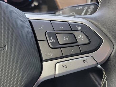 Certified 2025 Volkswagen Atlas SE w/ Panoramic Sunroof Package image 17