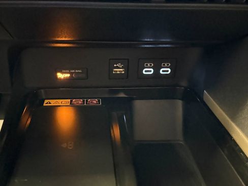 Used 2025 Toyota Camry LE w/ Convenience Package image 17