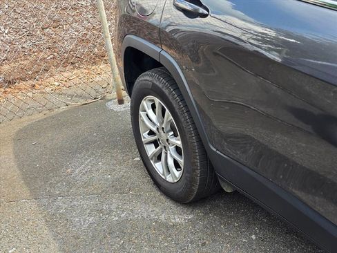 Used 2022 Jeep Cherokee Latitude Lux AWD/4WD image 18