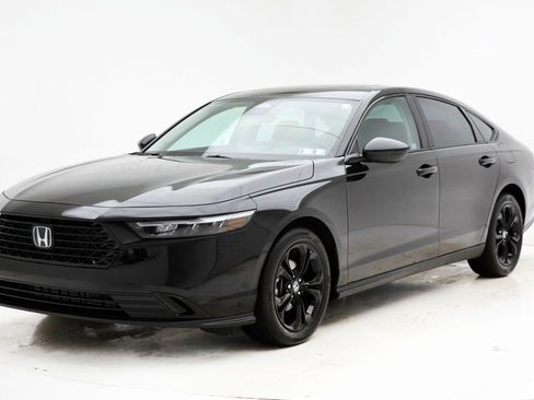 Used 2025 Honda Accord SE image 2