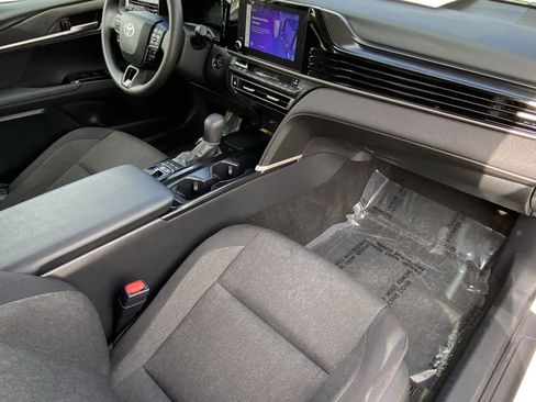 Certified 2025 Toyota Camry LE image 9