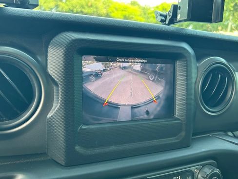 Used 2022 Jeep Wrangler Sport AWD/4WD image 13