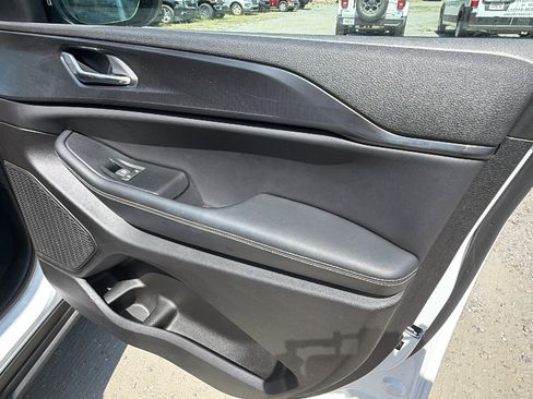 Used 2025 Jeep Grand Cherokee Laredo X RWD image 19