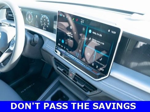 New 2025 Volkswagen Tiguan SE image 41