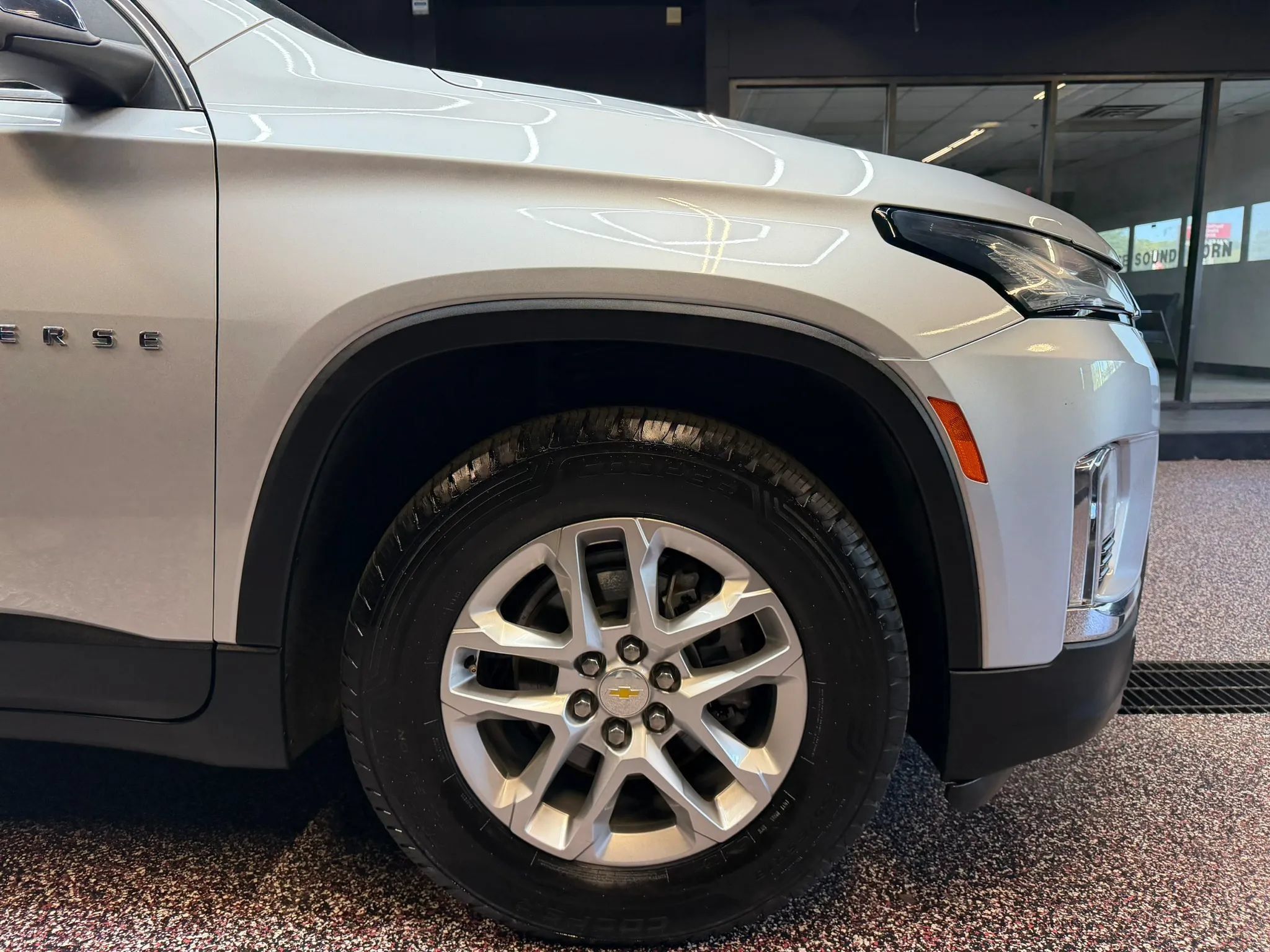 Used 2022 Chevrolet Traverse LS AWD/4WD image 35