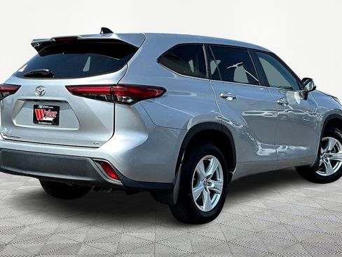 Used 2023 Toyota Highlander LE FWD image 6