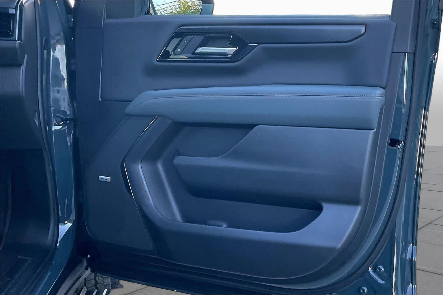 Used 2026 GMC Yukon XL AT4 w/ AT4 Premium Package AWD/4WD image 22