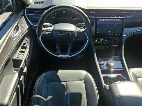 Used 2023 Jeep Grand Cherokee L Limited AWD/4WD image 2