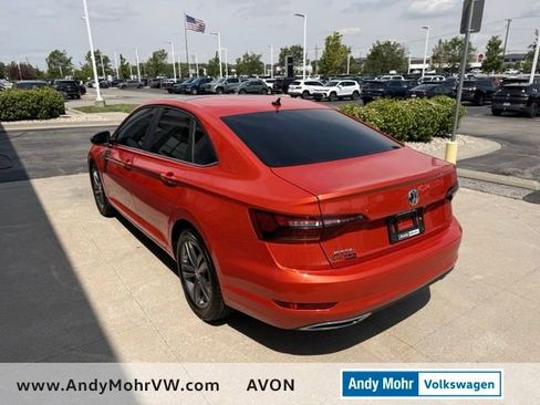 Used 2019 Volkswagen Jetta R-Line w/ R-Line Cold Weather Package FWD image 4