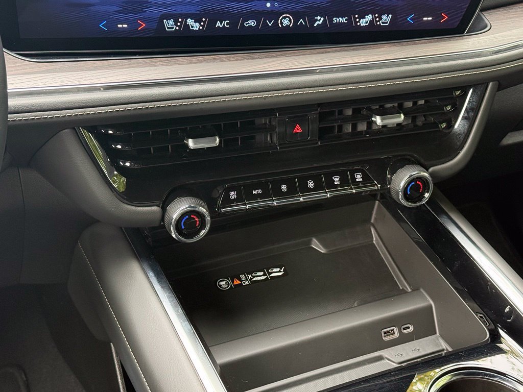 Used 2026 Chevrolet Suburban Premier AWD/4WD image 22