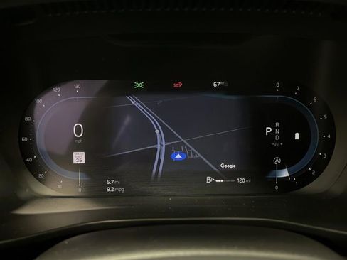 Used 2024 Volvo XC40 B5 Plus image 19