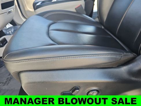 Used 2024 Chrysler Pacifica Limited FWD image 31