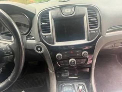 Used 2019 Chrysler 300 S RWD image 3
