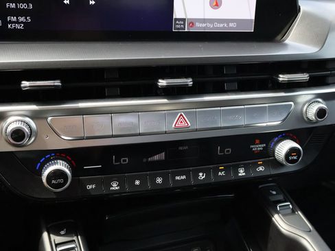 Used 2025 Kia Telluride S FWD image 37
