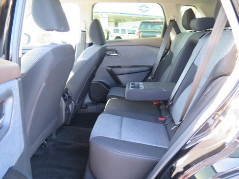 Used 2023 Nissan Rogue SV image 16