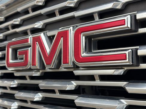 Used 2020 GMC Yukon XL Denali w/ Open Road Package image 17