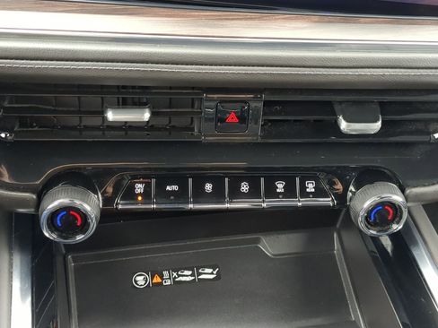 Used 2025 Chevrolet Suburban Z71 image 26