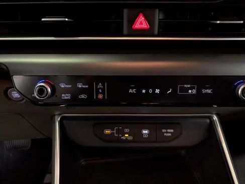 Used 2026 Kia Carnival FWD image 22