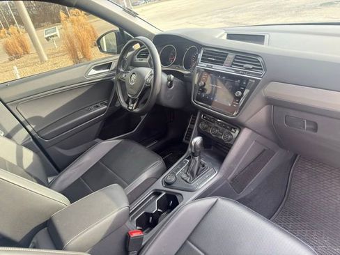 Used 2021 Volkswagen Tiguan SE R-Line image 25