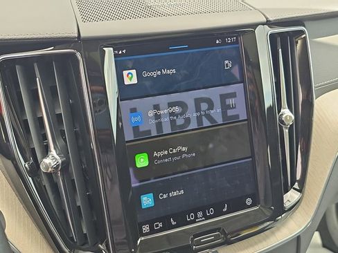 Used 2022 Volvo XC60 B5 Inscription image 21