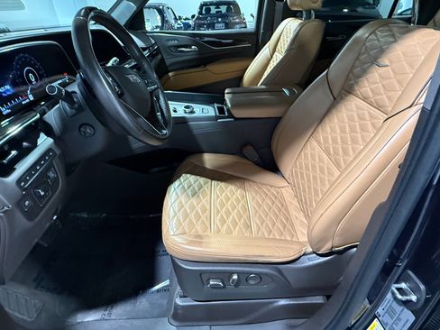 Used 2022 Cadillac Escalade ESV Sport w/ Touring Package AWD/4WD image 19