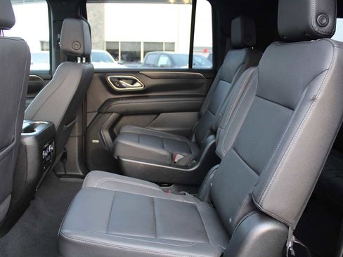 Certified 2023 Chevrolet Suburban LT w/ LT Signature Package image 11