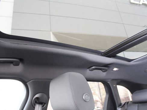 New 2026 Land Rover Range Rover Velar Dynamic SE image 22