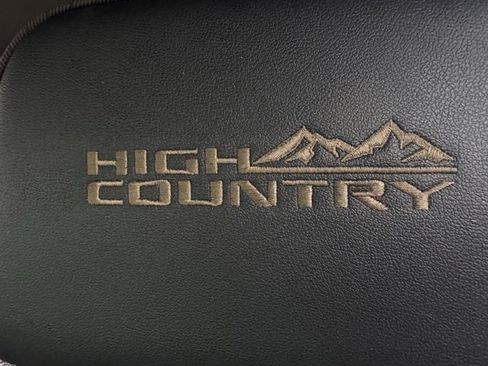 Used 2023 Chevrolet Suburban High Country image 27