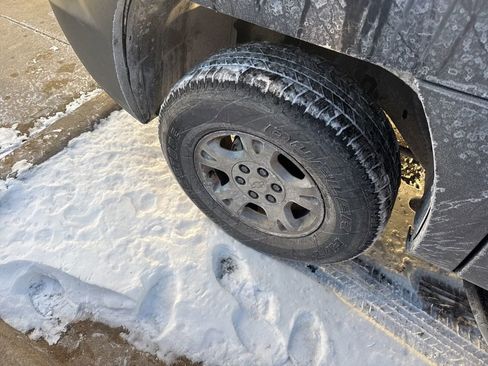 Used 2002 Chevrolet Avalanche 2WD image 8