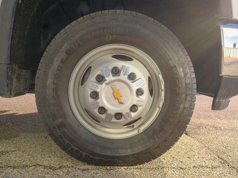 Used 2024 Chevrolet Silverado 3500 W/T image 40