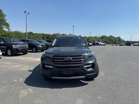 Used 2023 Ford Explorer XLT w/ Equipment Group 202A AWD/4WD image 2