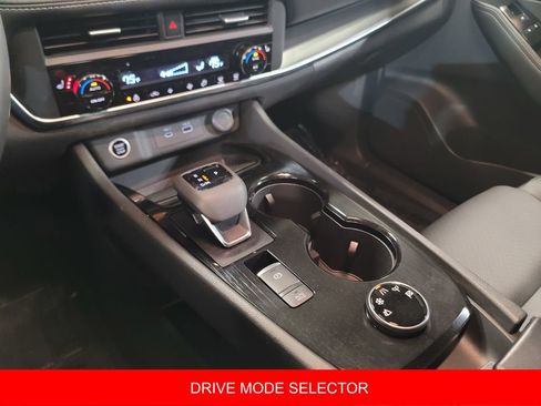 Used 2023 Nissan Rogue SV w/ SV Premium B Package image 19