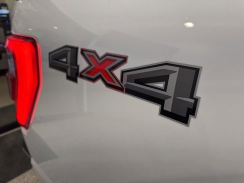 Used 2023 Ford F150 Lariat w/ Trailer Tow Package image 15