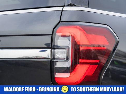 Used 2024 Ford Expedition Limited image 7