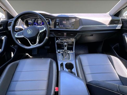Used 2023 Volkswagen Jetta SE w/ Panoramic Sunroof Package FWD image 16