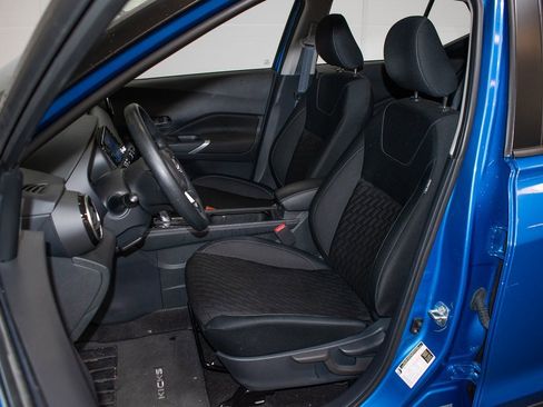 Used 2023 Nissan Kicks SV image 17