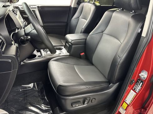 Used 2020 Toyota 4Runner SR5 Premium image 4