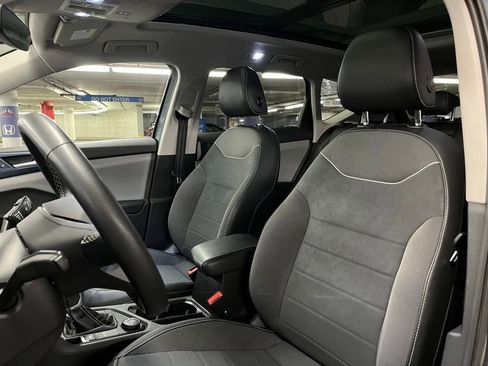Used 2023 Volkswagen Taos SE w/ Panoramic Sunroof Package AWD/4WD image 20