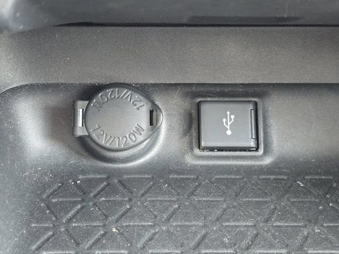 Used 2021 Toyota RAV4 XLE FWD image 22