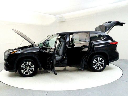 Certified 2022 Toyota Highlander XLE image 10