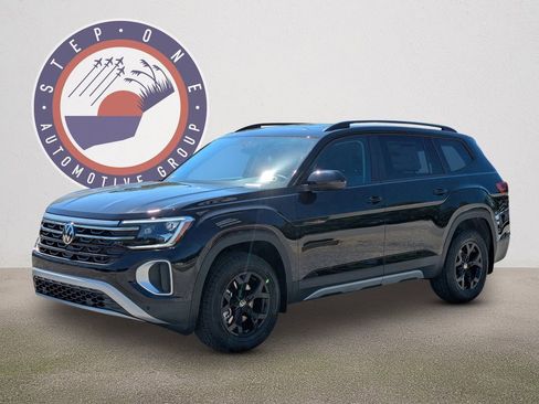 New 2026 Volkswagen Atlas Peak Edition image 2
